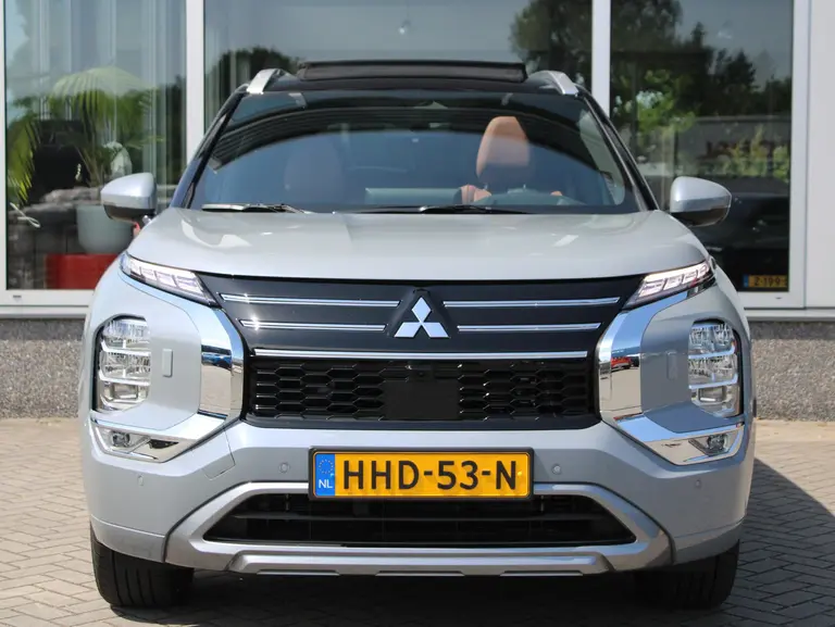 Mitsubishi Outlander 2.4 PHEV Instyle+ Lederen Interieur, Elektrisch Glazen Panoramadak, Stoelventilatie, Yamaha Audio afbeelding 15