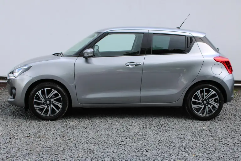 Suzuki Swift 1.2 Style Smart Hybrid, Automaat, Parkeersensoren Achteruitrijcamera en Navigatie! 23950 afbeelding 2
