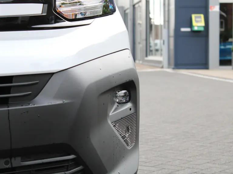 Peugeot Partner 1.5 BlueHDi 130PK EAT8 S&S L1 Automaat Trekhaak, Navigatie, Airconditioning, Camera achter & zijkant, Parkeerhulp voor & achter, Betimmering afbeelding 4
