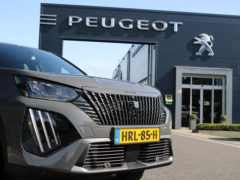 Peugeot 2008 Allure 1.2 Hybrid 145PK e-DCS6 Automaat Navigatie, Camera Voor & Achter, Keyless, Adaptieve Cruise Control afbeelding 3