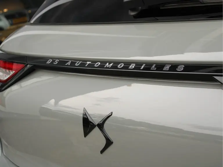 DS DS 3 1.2 PureTech Performance Line Automaat Microvezel Bekleding, Rondomzicht Camera, Cruise en Climate Control afbeelding 16