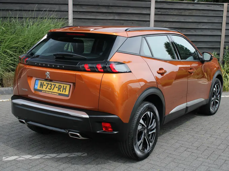 Peugeot 2008 Allure 1.2 PureTech 130PK EAT8 Automaat Navigatie, Achteruitrijcamera, Parkeersensoren, Dab, Apple Carplay. Android Auto afbeelding 8