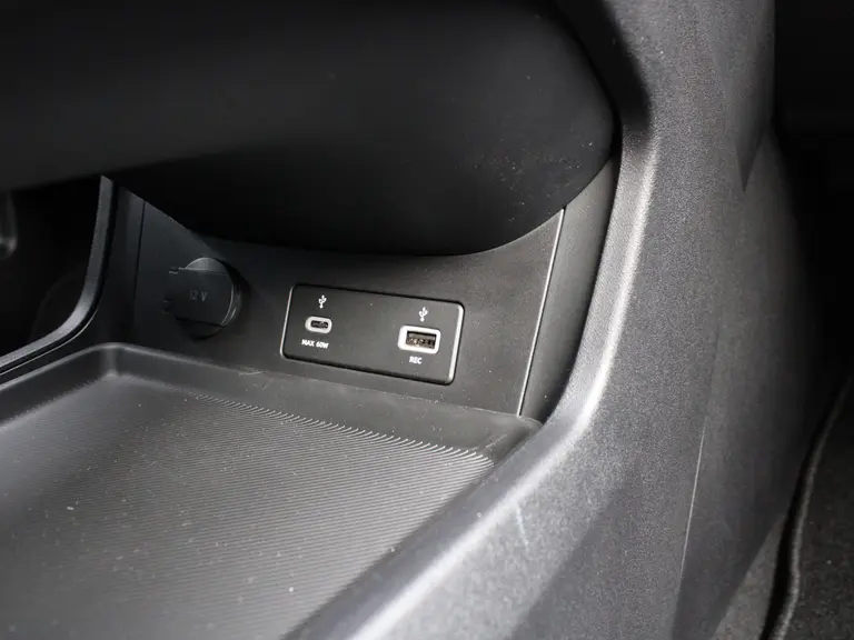 Leapmotor C10 REEV Design 28.4 kWh Camera systeem rondom, Stoelverwarming/koeling, Panoramadak, Navigatie afbeelding 30