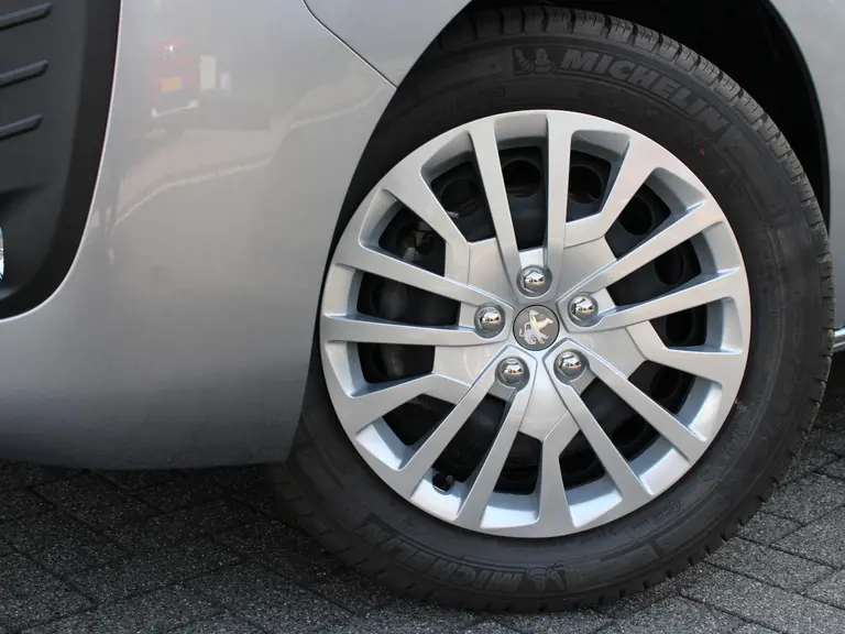 Peugeot Expert 2.0 BlueHDI 145PK S&S L2 Trekhaak, Navigatie, Achteruitrijcamera, Cruise Control, Airco afbeelding 2