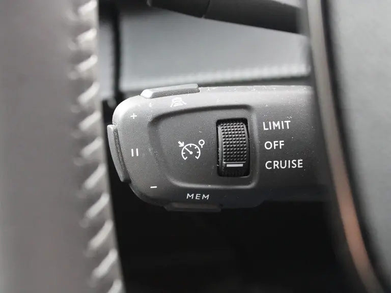 Peugeot e-2008 Allure 54 kWh 156PK inclusief batterijtest Navigatie, Rondomzichtcamera, Adaptieve Cruise Control, Keyless, Stoelverwarming afbeelding 23