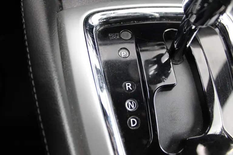 Nissan QASHQAI 1.2 N-Vision, Automaat, Parkeersensoren voor en Panorama Dak! afbeelding 20