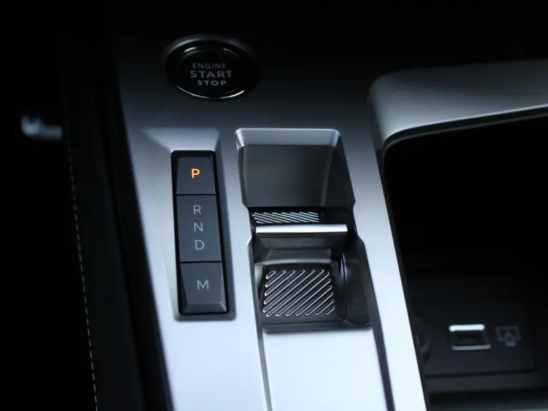 Peugeot 308 SW 1.2 Hybrid 145PK e-DCS6 Automaat GT Navigatie, Rondomzichtcamera, Stoel & Stuurverwarming, Massage, Parkeersensoren afbeelding 36
