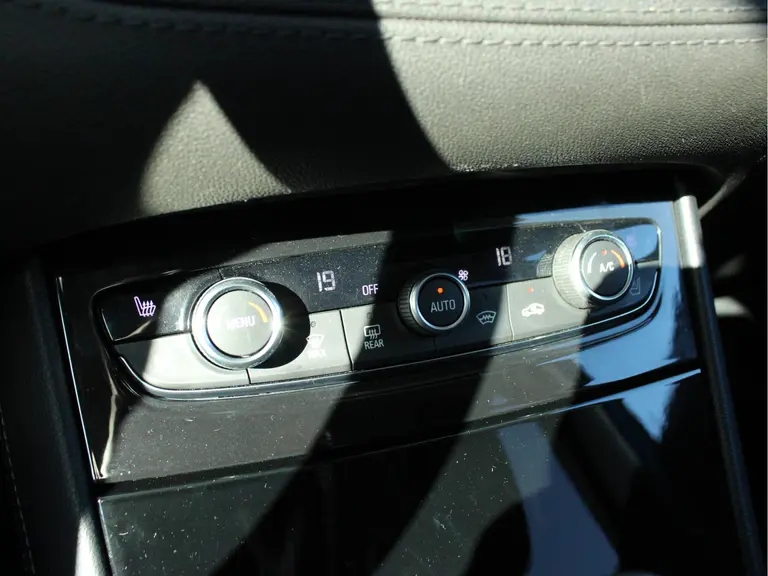 Opel Grandland X 1.2 Turbo Innovation + Apple carplay/Android auto I Stoel+stuur verwarming I Leder I Navigatie I Elektrische achterklep I afbeelding 19