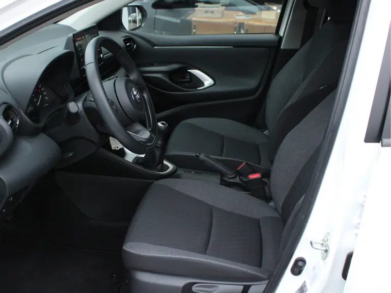 Toyota Yaris 1.0 VVT-i Active Cruise Control, Airco, Lichtmetalen Velgen, Bluetooth, Achteruitrijcamera afbeelding 29