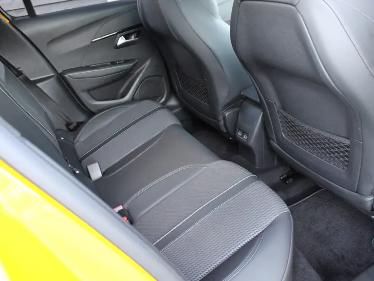 Peugeot 208 1.2 PureTech 100PK GT-Line EAT8 Automaat Navigatie, Panoramadak, Camera achter, Parkeerhulp voor & achter, Climate Control afbeelding 18
