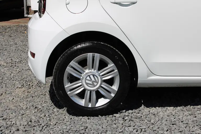 Volkswagen up! 1.0 BMT high up! Bluetooth, Parkeersensoren, Cruise-Control, LM-Velgen en Keurig onderhouden! afbeelding 5