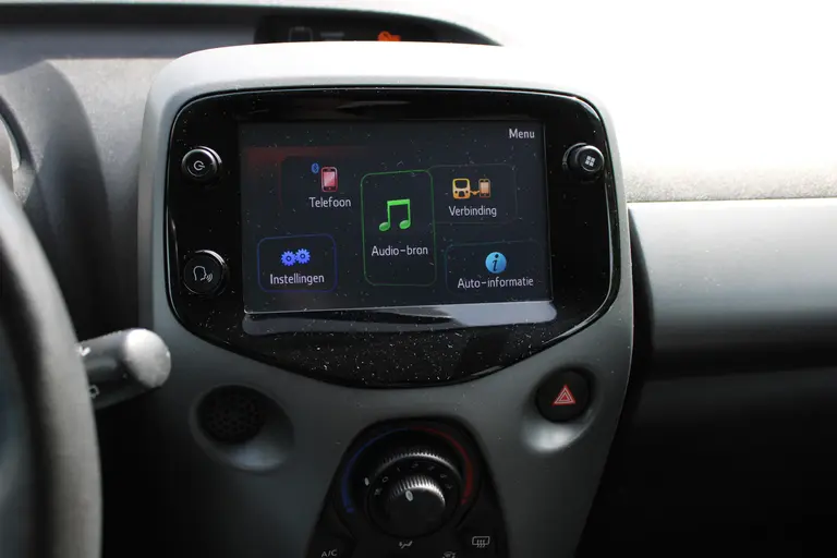 Toyota Aygo 1.0 VVT-i x-first, Camera, Applecarplay/Androidauto, LM-Velgen en Dealer ondehouden! afbeelding 18