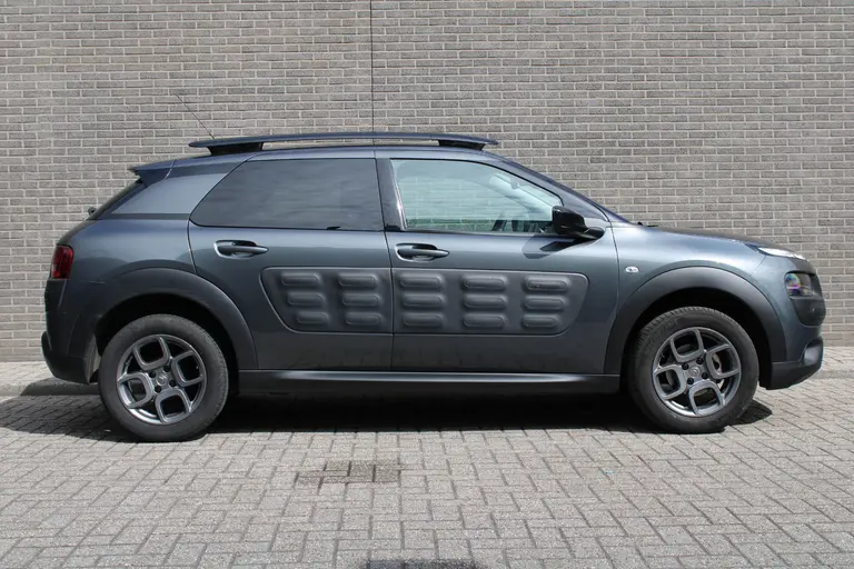 Citroën C4 Cactus 1.2 PureTech Shine Trekhaak, Navigatie, Airco, CruiseControl, Achteruitrijcamera afbeelding 3