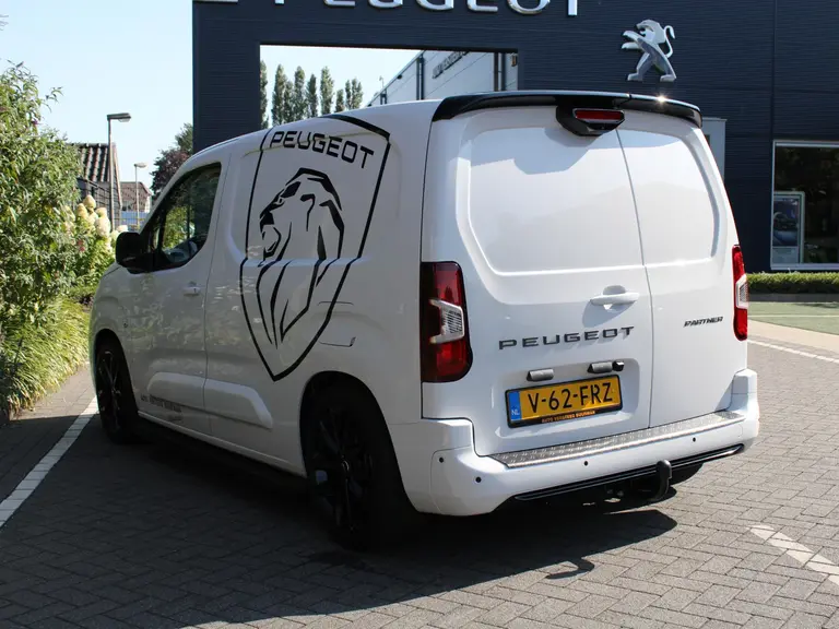Peugeot Partner 1.5 BlueHDi 130PK EAT8 Automaat L1 White & Black Edition, Navigatie, Airconditioning, Camera Achter + Zijkant, Parkeerhulp voor & achter, Trekhaak afbeelding 4