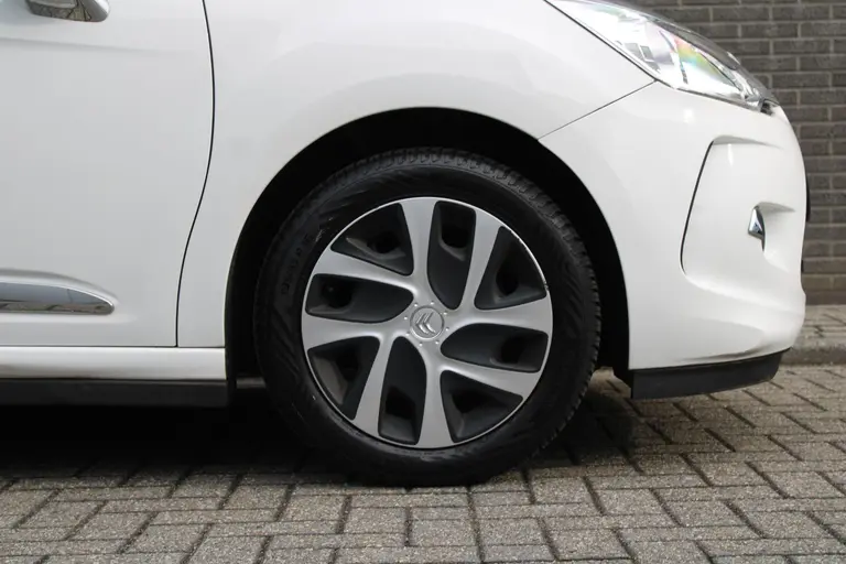 Citroën DS3 1.2 VTi So Chic afbeelding 31