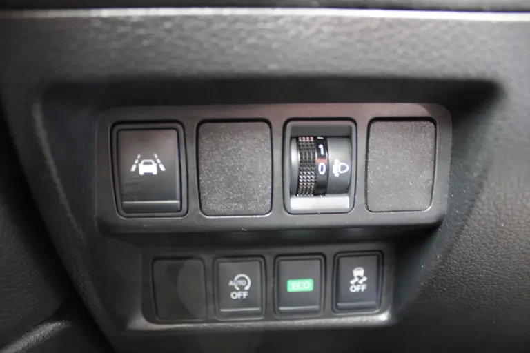 Nissan QASHQAI 1.2 N-Vision, Automaat, Parkeersensoren voor en Achter Panorama Dak! afbeelding 26