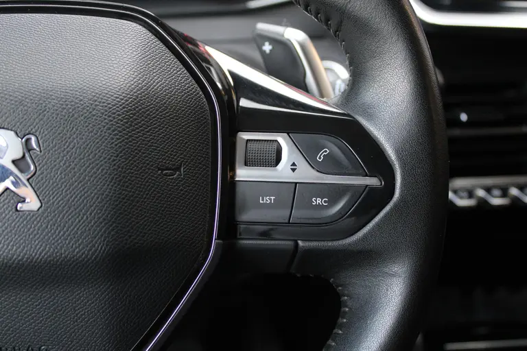 Peugeot 2008 1.2 PureTech Allure Automaat, Trekhaak, Airco, Navigatie, Applecarpl./Andr. Auto afbeelding 17