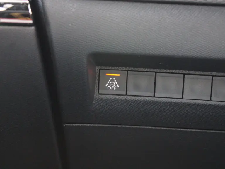 Peugeot 2008 GT-Line 1.2 PureTech 130PK Trekhaak, Navigatie, Achteruitrijcamera, Keyless Start, Parkeersensoren afbeelding 18