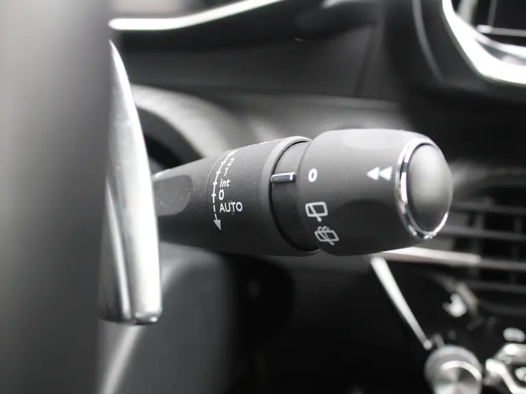 Peugeot 2008 GT 1.2 PureTech 130PK EAT8 Alcantara, Stoelverwarming, Camera, Navigatie, Cruise controle adaptief afbeelding 20