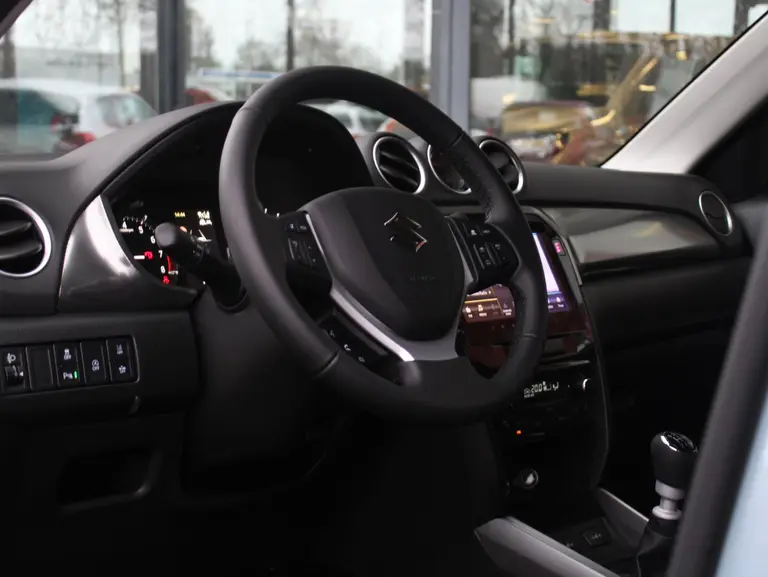 Suzuki Vitara 1.5 Hybrid Style Automaat Nieuw Met 6 Jaar Garantie, Achteruitrijcamera, Navigatie, Stoelverwarming afbeelding 4
