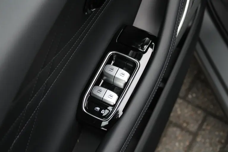 Omoda 9 SHS PHEV Premium 34,46 kWh Super Hybrid System, 20"LM velgen, Elek.schuif/kanteldak, Camera voor/achter, 1.500 kg trekgewicht afbeelding 16