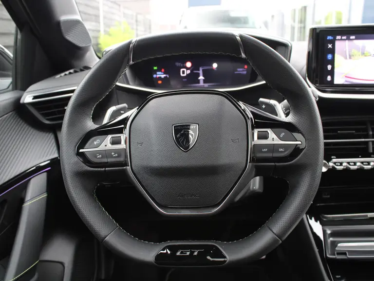 Peugeot 208 GT 1.2 Hybrid 100PK e-DCS6 Automaat Navigatie, Camera Voor & Achter, Panoramadak, Keyless, Apple Carplay, Android Auto afbeelding 21