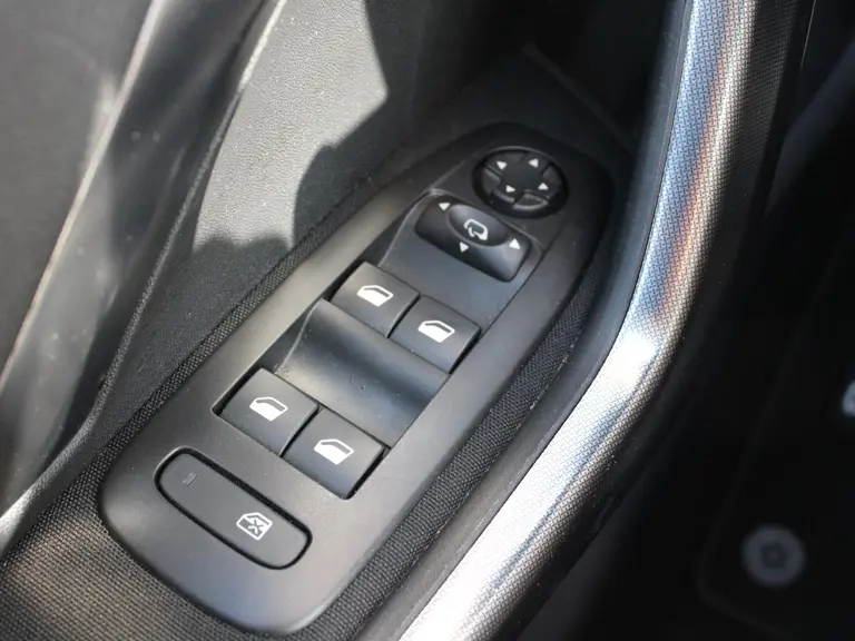 Peugeot 2008 1.2 PureTech Allure 130PK afbeelding 12