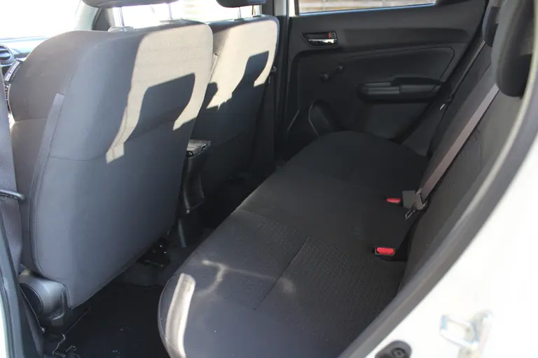 Suzuki Swift 1.2 Select Carplay/Android Auto, Achteruitrijcamera, Stoelverwarming, DAB Radio, Airco afbeelding 14