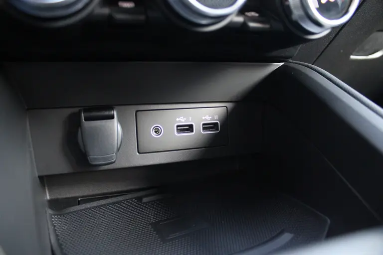 Mitsubishi Colt 1.0T MT Intense Cruise/Climate control, 16"LM velgen, Camera, Apple carplay/Android auto, Parkeersensoren V+A afbeelding 23