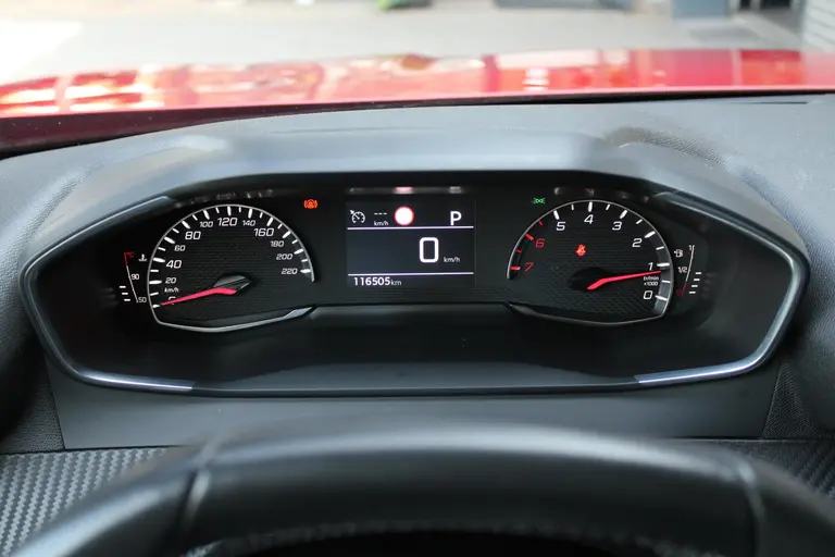 Peugeot 2008 1.2 PureTech Allure Automaat, Trekhaak, Airco, Navigatie, Applecarpl./Andr. Auto afbeelding 16