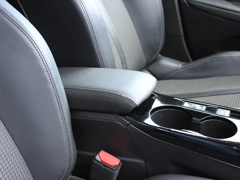 Peugeot 208 1.2 PureTech 100PK GT Navigatie, Parkeerhulp voor & achter, Zwart dak, Camera Achter afbeelding 43