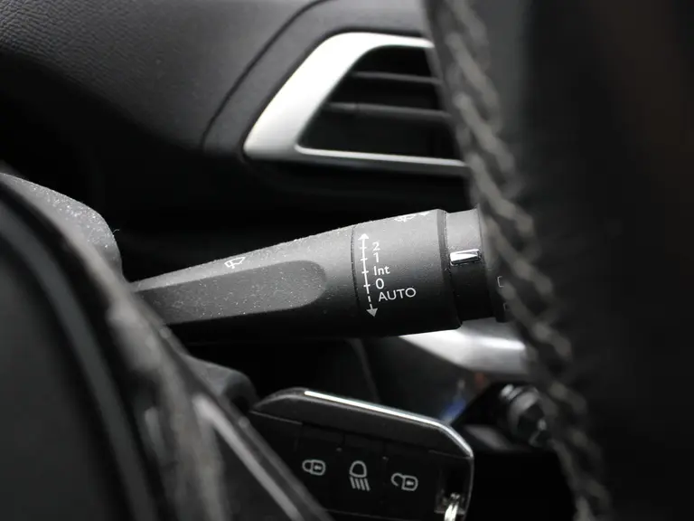 Peugeot 3008 Allure 1.2 PureTech 130PK Trekhaak, AppleCarPlay/AndroidAuto Navigatie, Lichtmetalen velgen, Parkeerhulp voor & achter afbeelding 22