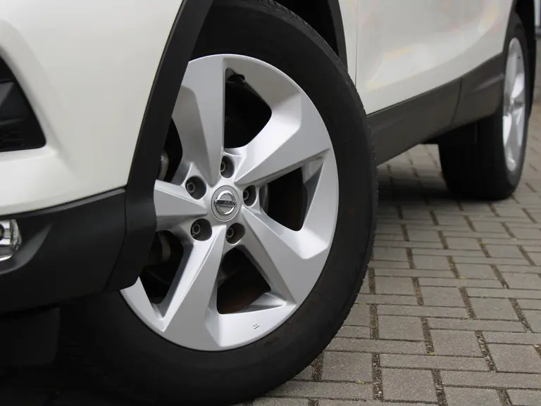 Nissan QASHQAI 1.2 N-Connecta Automaat Trekhaak, Panoramadak, Cruise en Climate Control, Achteruitrijcamera afbeelding 2