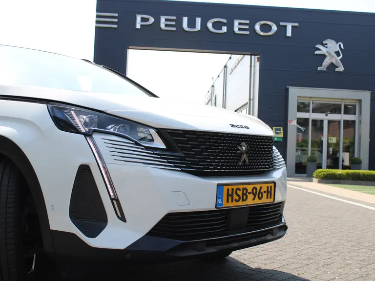 Peugeot 3008 GT 1.2 PureTech 130PK EAT8 Automaat Navigatie, Keyless, Achteruitrijcamera, Elektrische Achterklep, Apple Carplay, Android Auto afbeelding 3