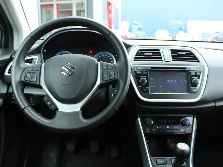 Suzuki S-Cross 1.6 Exclusive Trekhaak, Cruise control, Climate control, Allseasonbanden, Stoelverwarming afbeelding 7
