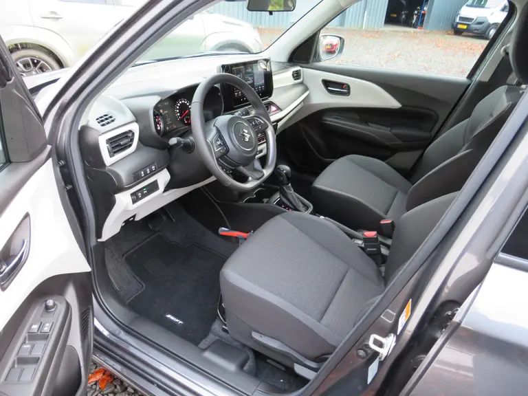 Suzuki Swift 1.2 Select Smart Hybrid, Automaat en 17 inch velgen! DEMOVOORDEEL, met Camera en Parkeersensoren afbeelding 9