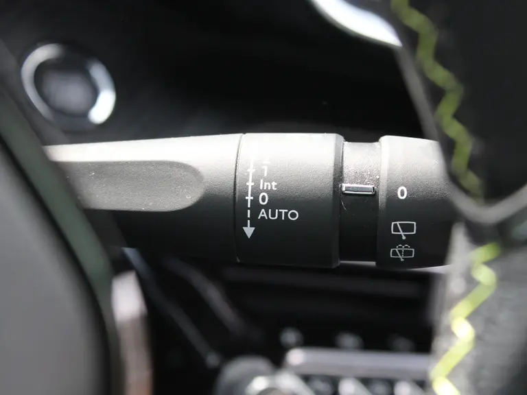 Peugeot 2008 GT-Line 1.2 PureTech 130PK Trekhaak, Navigatie, Achteruitrijcamera, Keyless Start, Parkeersensoren afbeelding 23