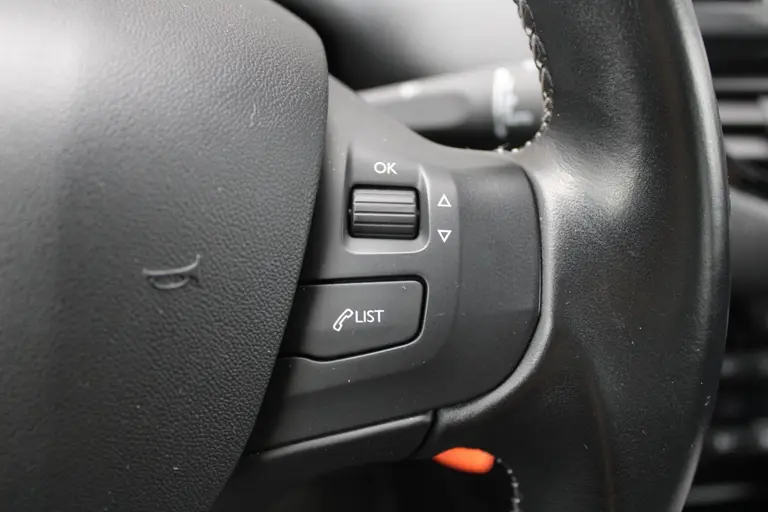 Peugeot 208 1.2 PureTech Allure afbeelding 16