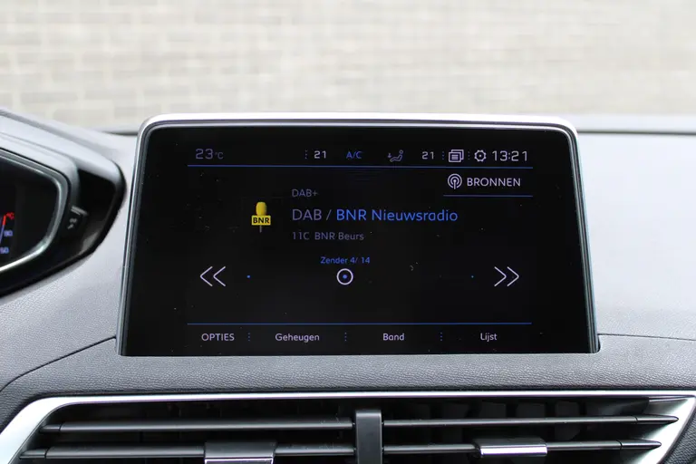 Peugeot 3008 1.2 PureTech Allure Automaat, Trekhaak, Navigatie, CruiseControl, Applecarpl./Andr. Auto afbeelding 21