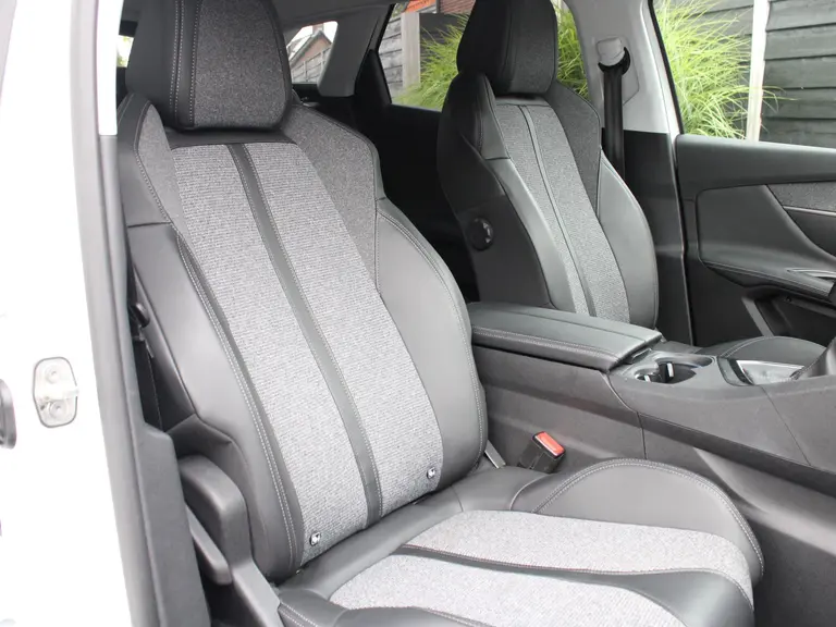 Peugeot 3008 Allure 1.2 PureTech 130PK Trekhaak, AppleCarPlay/AndroidAuto Navigatie, Lichtmetalen velgen, Parkeerhulp voor & achter afbeelding 32