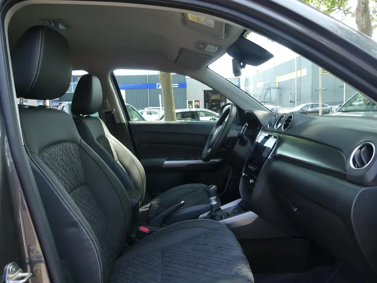 Suzuki Vitara Style 6 Jaar fabrieksgarantie! Nieuw uit voorraad leverbaar! afbeelding 9