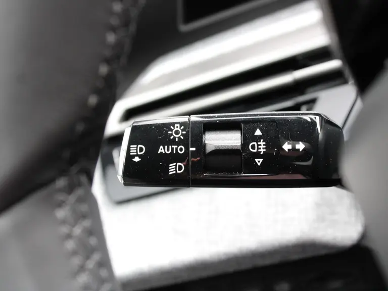 Peugeot 3008 Allure 1.2 Hybrid 136PK e-DCS6 Automaat Navigatie, Rondomzichtcamera, Stoel & Stuurwielverwarming, Keyless, Draadloze Telefoonlader afbeelding 22