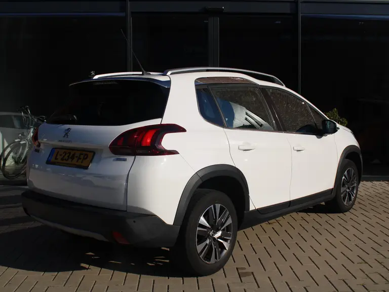 Peugeot 2008 1.2 PureTech 110PK GT-line afbeelding 7