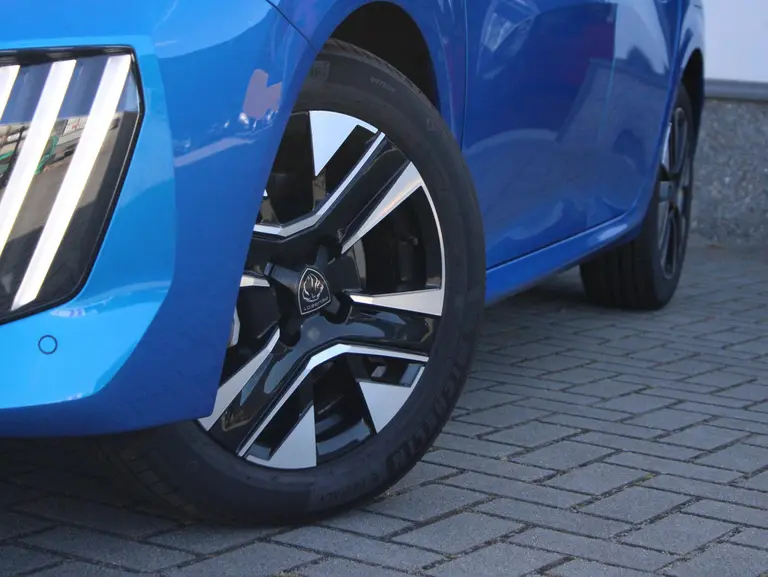 Peugeot 208 Allure 1.2 PureTech 100PK Navigatie, Camera achter, Apple Carplay/Android auto afbeelding 2