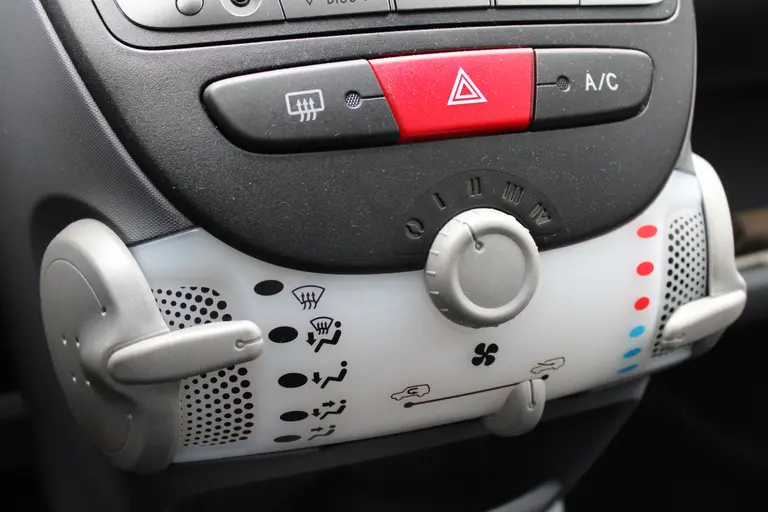 Peugeot 107 1.0-12V XS Radio, Airco, Elektr. Ramen, Toerenteller, 29.000 km! afbeelding 17