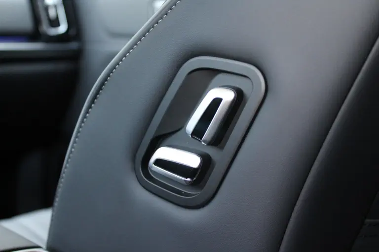 Jaecoo 7 PHEV Exclusive *Meer informatie volgt Jaecoo 7 Exclusive Automaat, Schuif-Kanteldak, 1500 KG trekgewicht, Navigatie, 19" LM velgen, Elektrische achterklep, Luxe lederen bekleding, 7 jaar garantie afbeelding 20
