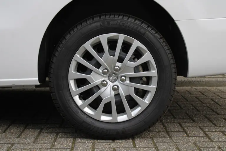 Peugeot Expert 2.0 BlueHDI 145PK L3 Dubbele Cabine Navigatie, Achteruitrijcamera, Trekhaak Afneembaar, Airco, Parkeersensoren Achter, Bluetooth, Cruise Control afbeelding 24
