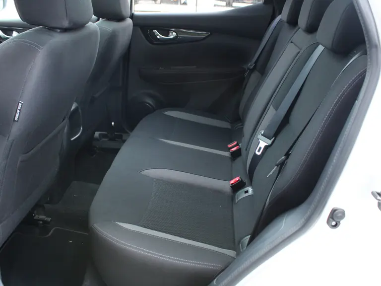 Nissan QASHQAI 1.2 N-Connecta Automaat Trekhaak, Panoramadak, Cruise en Climate Control, Achteruitrijcamera afbeelding 35