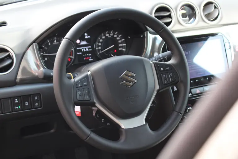 Suzuki Vitara 1.4 Boosterjet Style Smart Hybrid Navigatie, Cruise Control Adaptief, Achteruitrijcamera, Parkeersensoren Voor en Achter afbeelding 4