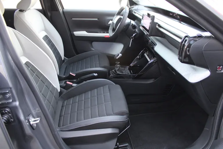 Citroën C3 1.2 100PK Turbo Max Navigatie, Achteruitrijcamera, Climate Control, Cruise Control, Apple Carplay, Android Auto afbeelding 25